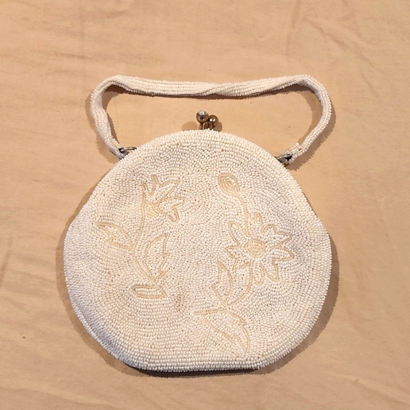White beaded vintage mini bag with flower motif - Picture 1 of 5